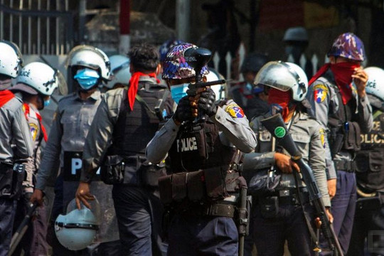 Chính quyền Biden lên án quân đội Myanmar, đám đông tiếp tục chống đảo chính dù 26 người chết