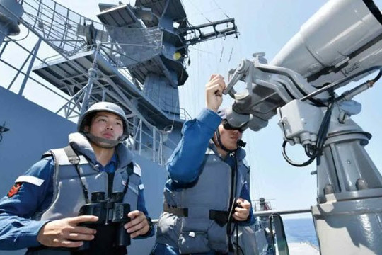 Các chuyên gia Nhật hiến kế về luật có thể bắn tàu nước ngoài, Bộ Quốc phòng Trung Quốc thách thức