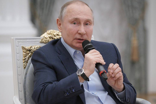 Tổng thống Nga Putin lo ngại internet có thể phá hủy xã hội