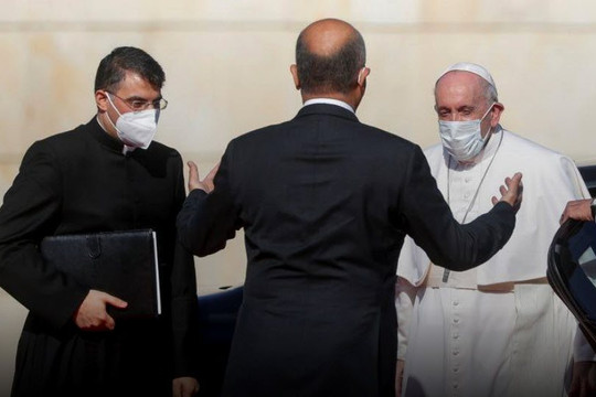 Giáo hoàng Phanxicô đến Iraq trong chuyến thăm lịch sử đầy rủi ro với hàng ngàn người bảo vệ