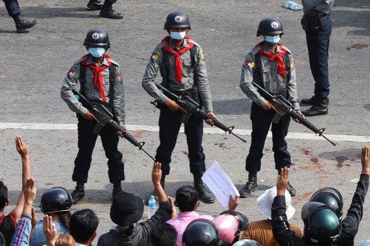 Cảnh sát Myanmar vượt biên sang Ấn Độ: 'Được lệnh bắn người biểu tình đến chết nhưng từ chối'