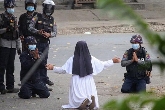 90% cảnh sát Myanmar có tâm lý ủng hộ người biểu tình