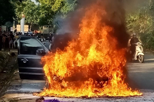 Làm gì khi phát hiện xe đổ trúng xăng giả có thể gây cháy nổ?