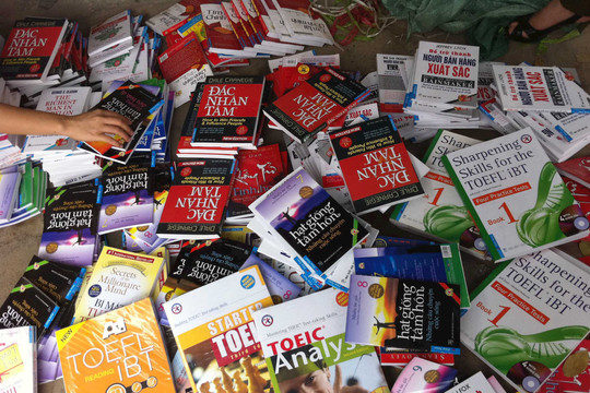 Công an Hà Nội xác nhận vụ tàng trữ, phát hành hơn 40.000 cuốn sách giả tại đường Láng có dấu hiệu vi phạm Bộ Luật Hình sự 2015