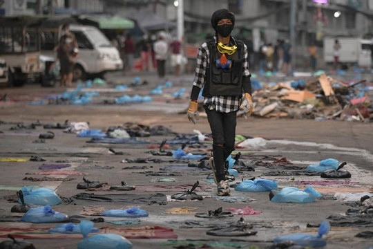 Thêm 38 người biểu tình và 1 cảnh sát Myanmar thiệt mạng, nhiều nhà máy Trung Quốc bị đốt cháy