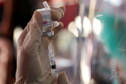 Mỹ khiến công chúng thêm hoài nghi về độ an toàn của vắc xin AstraZeneca