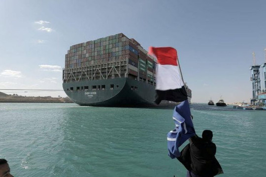 Điều tra nguyên nhân tàu Ever Given chắn ngang kênh Suez, các hãng bảo hiểm lo sốt vó