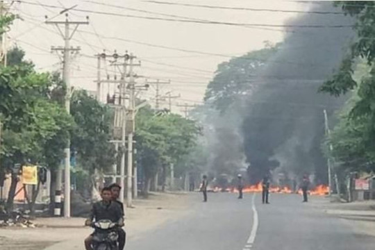 Nhiều vụ nổ rung chuyển Myanmar, chính quyền và người biểu tình đổ lỗi cho nhau