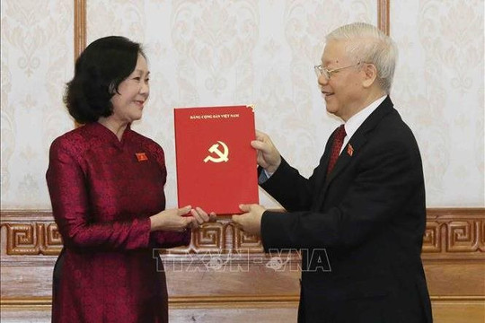 Bà Trương Thị Mai làm Trưởng ban Tổ chức, bà Bùi Thị Minh Hoài làm Trưởng ban Dân vận Trung ương