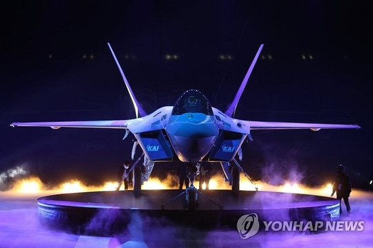 Hàn Quốc ra mắt mẫu chiến đấu cơ tự phát triển