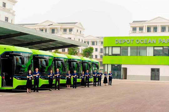 VinBus chính thức vận hành xe buýt điện thông minh đầu tiên tại Việt Nam 