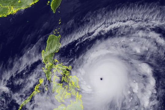 Siêu bão Surigae gần Biển Đông: Yêu cầu các địa phương sẵn sàng ứng phó
