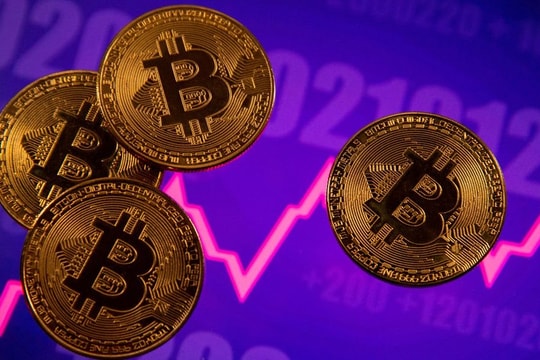 Giá bitcoin giảm sốc đến 14% do đâu?