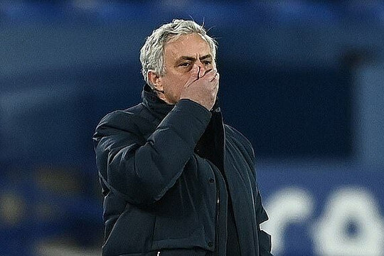 Phản đối dự Super League, Mourinho bị Tottenham sa thải 