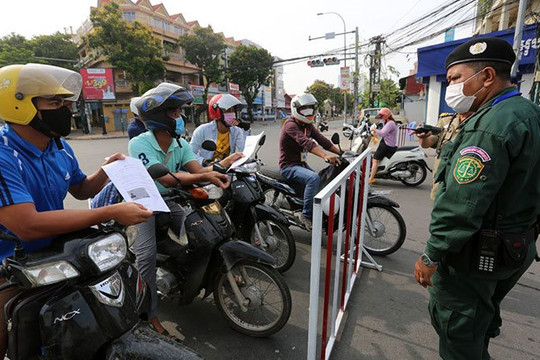 Gần chạm 10.000 ca COVID-19, Campuchia vẫn gỡ lệnh phong tỏa