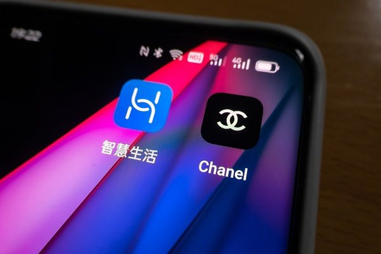 Dân Trung Quốc đòi tẩy chay Chanel vì động chạm đến Huawei