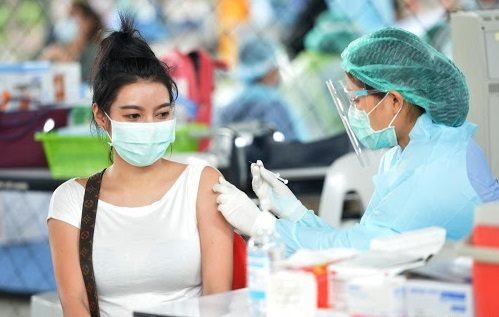 Trong 2.012 ca nhiễm mới, Thái Lan ghi nhận 2 ca nhiễm COVID-19 từ Campuchia