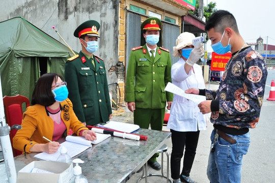 Quân khu 3 hỗ trợ Hưng Yên khử khuẩn, tỉnh đóng cửa các cơ sở massage, bar...