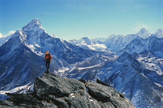 Nepal rơi vào vực thẳm COVID-19 như Ấn Độ, Trung Quốc tạo ranh giới ngăn cách ở đỉnh Everest