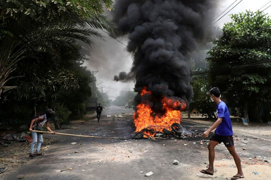 Quân đội Myanmar bắt 39 người nghi ném bom, đốt phá, tập luyện cùng nhóm dân tộc nổi dậy