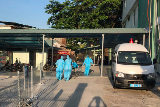 Mổ cấp cứu sản phụ chuyển dạ trong chung cư phong tỏa tại Đà Nẵng