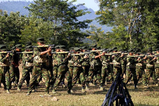 Quân đội Độc lập Kachin không kích đồn quân sự Myanmar ở thị trấn khai thác ngọc bích