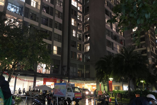 Hà Nội: Một ca nghi nhiễm COVID-19 tại chung cư Park 11 Times City