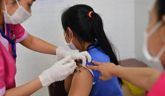 Đại sứ quán Việt Nam được ưu tiêm vắc xin COVID-19 trước ở Campuchia