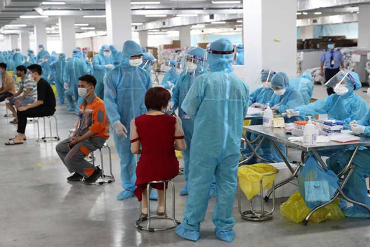 Sáng 26.5: Thêm 80 ca COVID-19, thí điểm lấy mẫu test nhanh cho công nhân ở Bắc Giang, thêm 288.000 liều vắc xin đã về đến Việt Nam