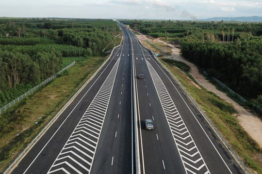 Thủ tướng: 10 năm tới phải làm 4.000 km đường bộ cao tốc mới
