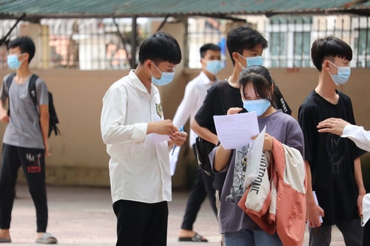 Đề thi và lời giải môn Toán vào lớp 10 THPT công lập tại Hà Nội năm 2021