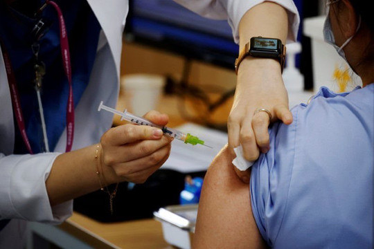 Thiếu vắc xin, Hàn Quốc tiêm tiếp liều Pfizer cho 760.000 người đã nhận mũi AstraZeneca đầu tiên