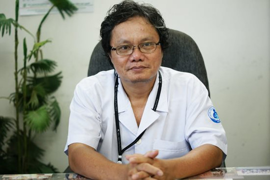 Bác sĩ Trương Hữu Khanh: Người mắc bệnh nền ổn định càng nên tiêm vắc xin COVID-19