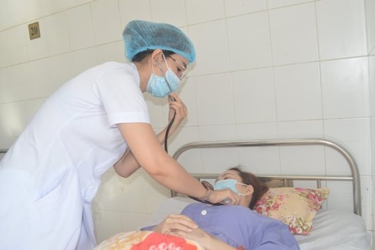 Cứu sống sản phụ thai ngoài tử cung hiếm gặp