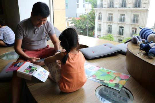 Càng phát triển công nghệ thông tin, người Việt càng lười đọc sách và trách nhiệm gia đình