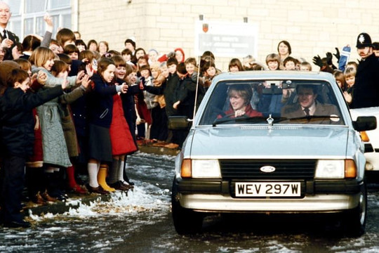 Chiếc xe Thái tử Charles tặng Công nương Diana được bán giá 72.000 USD 