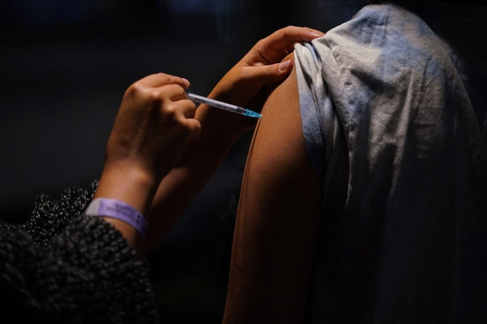 50/117 người chết do biến thể Delta ở Anh đã tiêm 2 mũi, hậu quả lớn hơn nhiều nếu không có vắc xin
