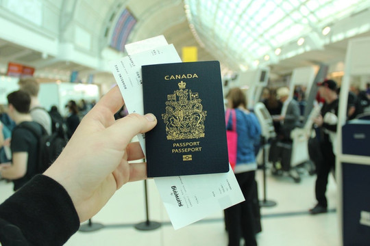 Hộ chiếu gắn chip điện tử hữu ích cho du khách như thế nào?
