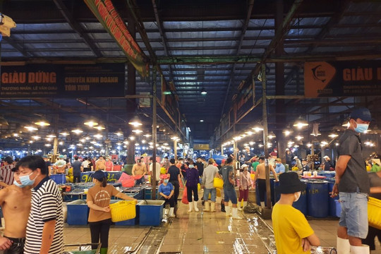 TP.HCM đóng cửa chợ đầu mối Bình Điền, chưa biết khi nào mở lại