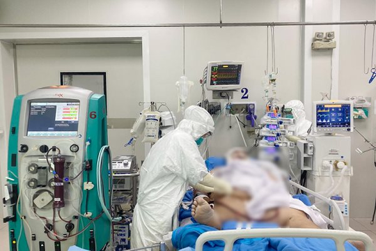 TP.HCM: 2 bệnh nhân COVID-19 nguy kịch thoát “lưỡi hái thần chết”
