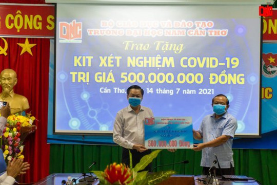 Trường đại học Nam Cần Thơ ủng hộ  500 triệu  mua kít xét nghiệm COVID-19
