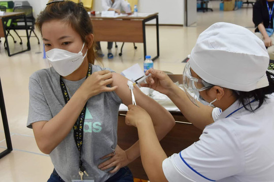 TP.HCM: Nhà tài trợ yêu cầu ưu tiên cho công dân Trung Quốc tiêm vắc xin Sinopharm