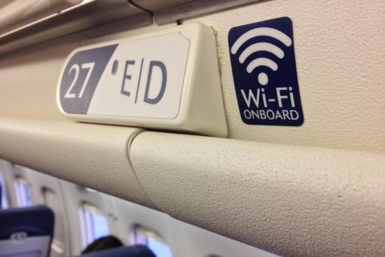 Những rủi ro khi sử dụng wifi trên máy bay 