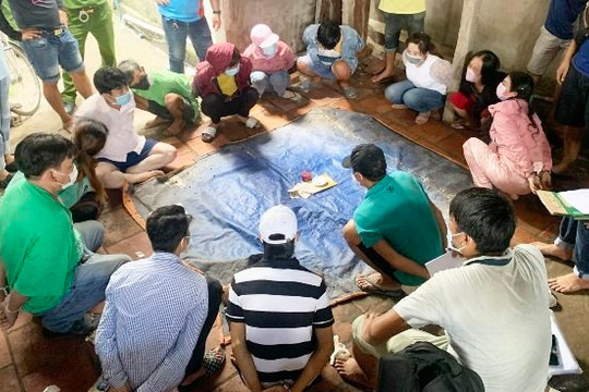 Bắt 13 người ở An Giang tụ tập lắc tài xỉu mặc giãn cách xã hội