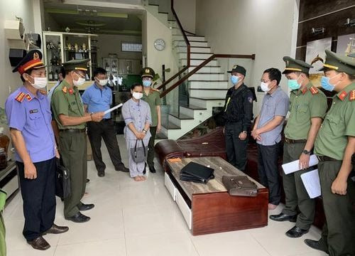 Tham ô tài sản, Chánh văn phòng Sân bay Phú Bài bị bắt giữ