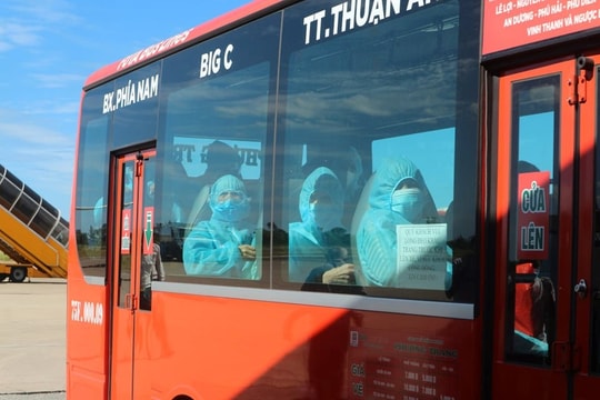 240 người dân Huế từ TP.HCM về quê bằng máy bay