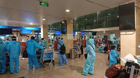 Thêm hai chuyến bay miễn phí đưa 400 người dân Quảng Nam về quê 