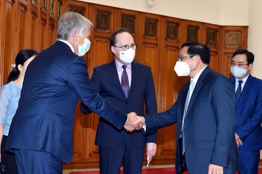 Thủ tướng đề nghị Nga ưu tiên để Việt Nam nhận được vắc xin COVID-19 sớm nhất