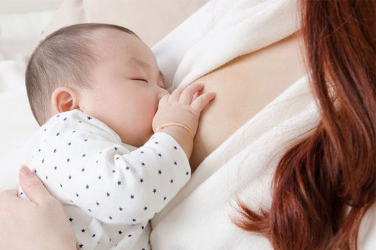 Bác sĩ Trương Hữu Khanh giải đáp thắc mắc về tiêm vắc xin COVID-19 với phụ nữ mang thai và cho con bú 