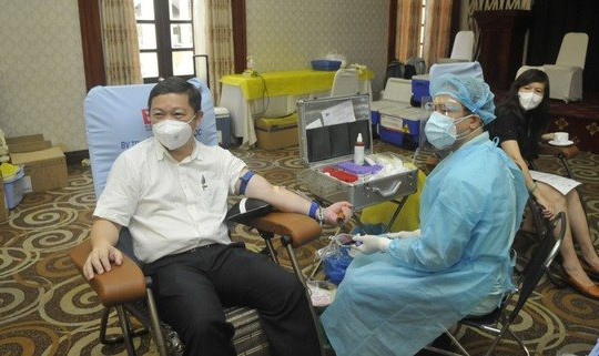 TP.HCM: Gần 100 người tham gia hiến máu khi nguồn máu dự trữ đang khan hiếm